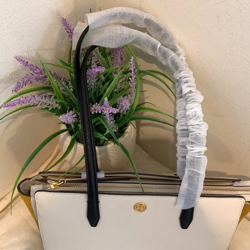 Tory Burch Robinson Colorblock Small Leather Tote
TORY BURCH - Picture 16 of 16